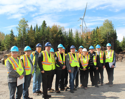 Étaient présents à la visite de chantier les membres du conseil d’administration de Parc éolien communautaire Viger-Denonville S.E.C, des employés de la MRC et d’Innergex ainsi que des élus de la MRC de Rivière-du-Loup 